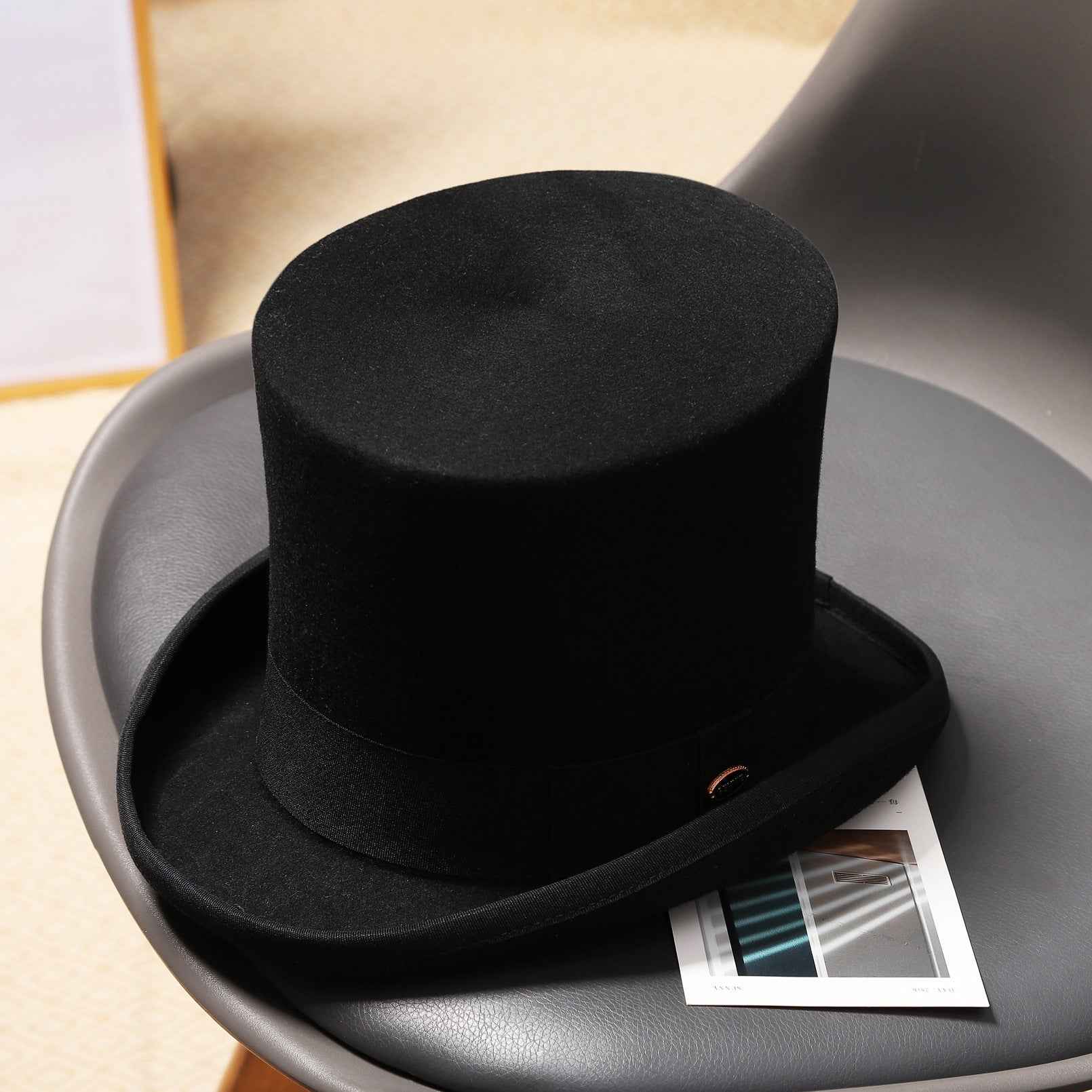 The New Hats Are Niche Solid Colors with a High-end Feel, Including a Presidential Hat, a Jazz Hat, and a Retro High-top Men's Top Hat