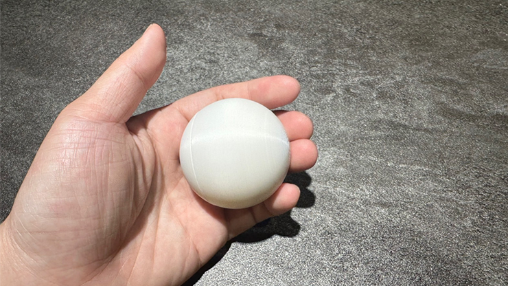 Hyper Silk Ball by Peng Min & Storm Creative (White) by Murphy's Magic Supplies, Inc.
