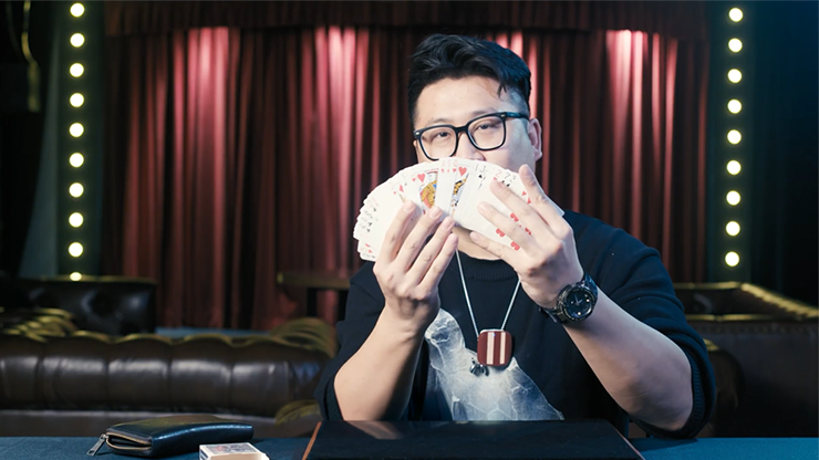 The Right Bill (EUR) by Wang Zhe & Bacon Magic by Murphy's Magic Supplies, Inc.