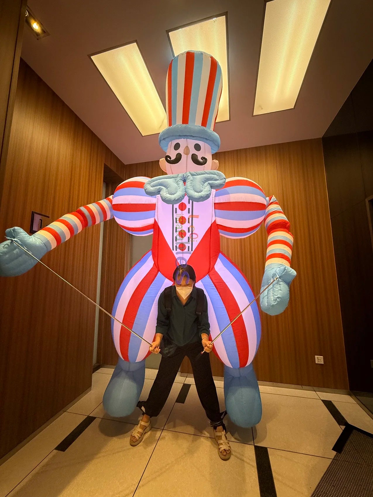 Blow up Circus Joker Puppets Walking Inflatable Clown Puppet Costume Led Lighting Inflatable Puppets for Parade