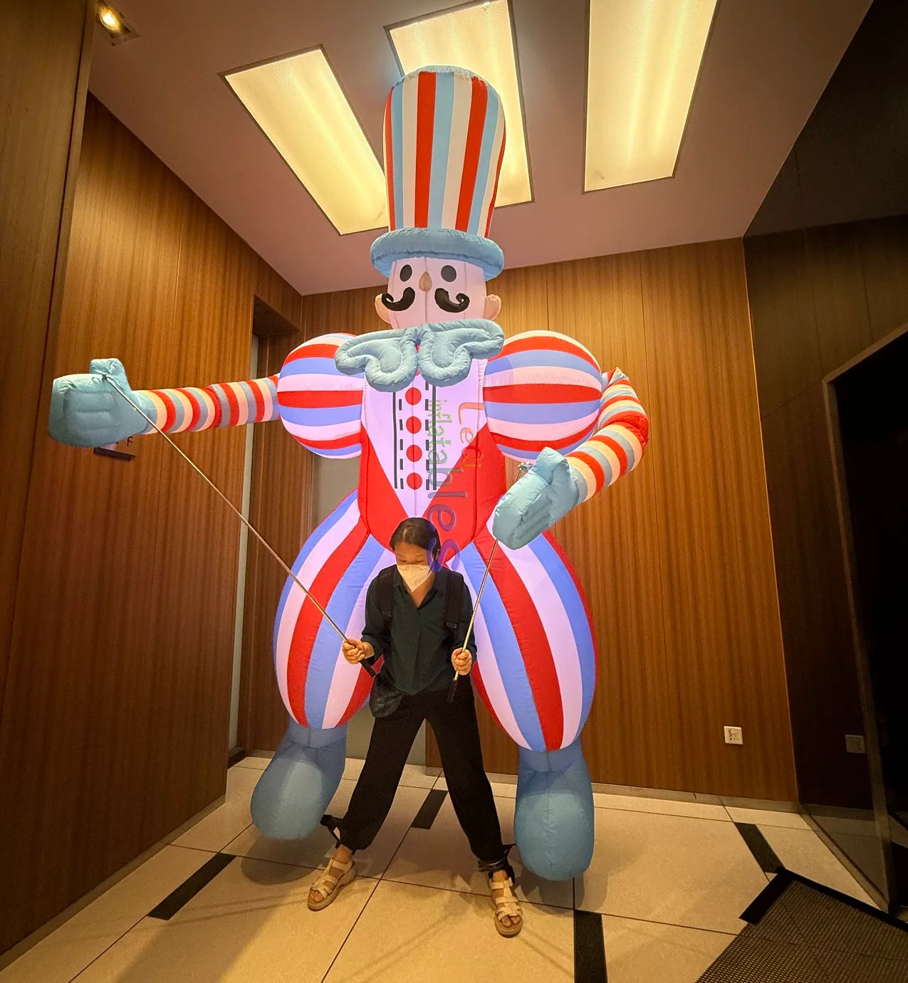 Blow up Circus Joker Puppets Walking Inflatable Clown Puppet Costume Led Lighting Inflatable Puppets for Parade