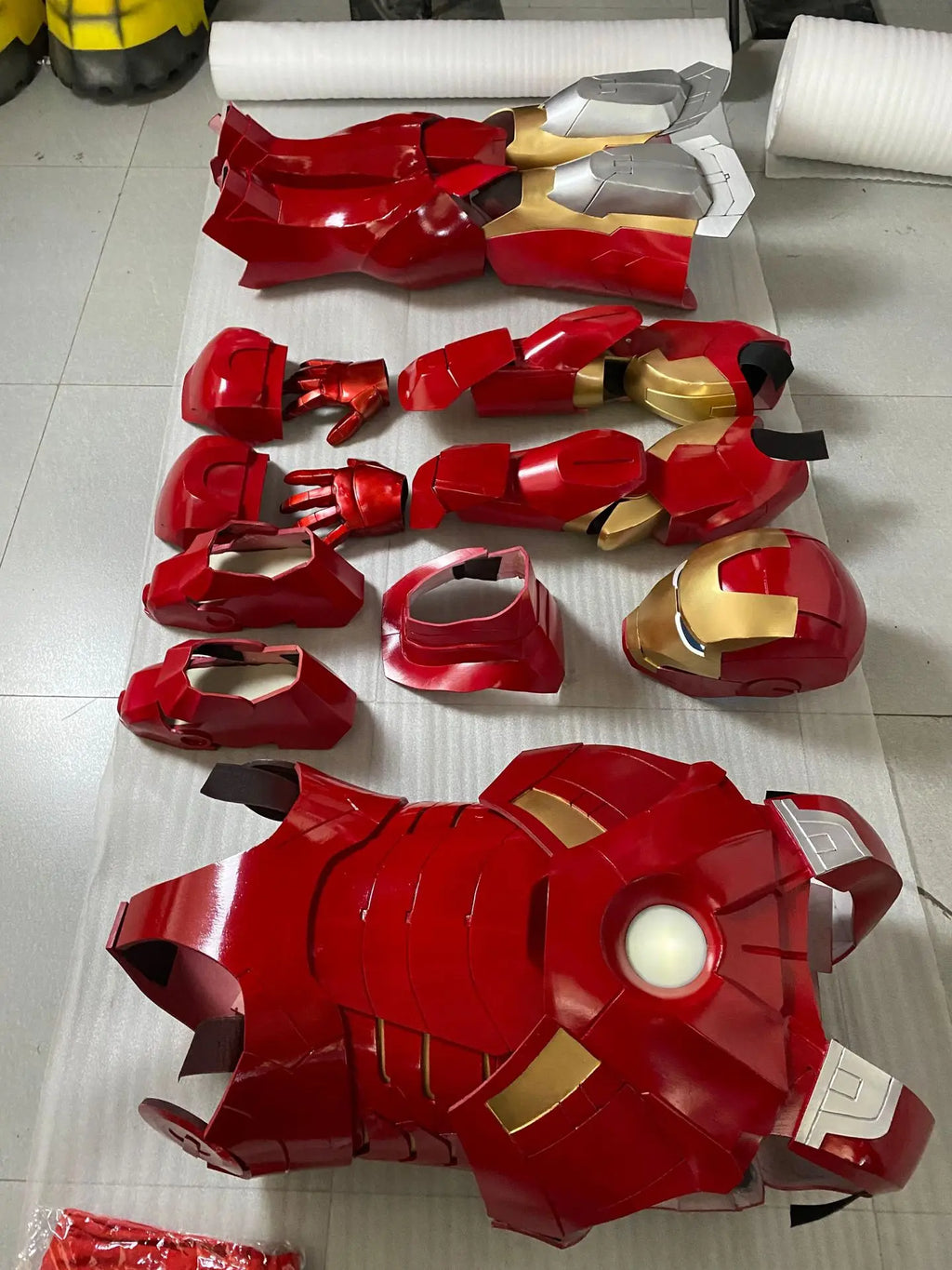 Factory Direct Sales Realistic LED Costume Adult Cosplay Costume LED Robot Costume