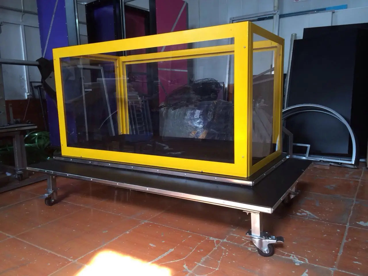 EVOKE MAGICS New Arrival Stage Performance Illusion Equipment Magic Tricks Stage Props Appearance From Glass Box