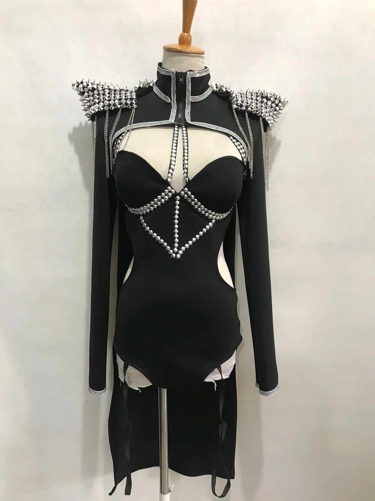 Black Rivet Chain Epaulet Cloak Showgirl Bodysuit Set – Glamour Stage Performance Costume