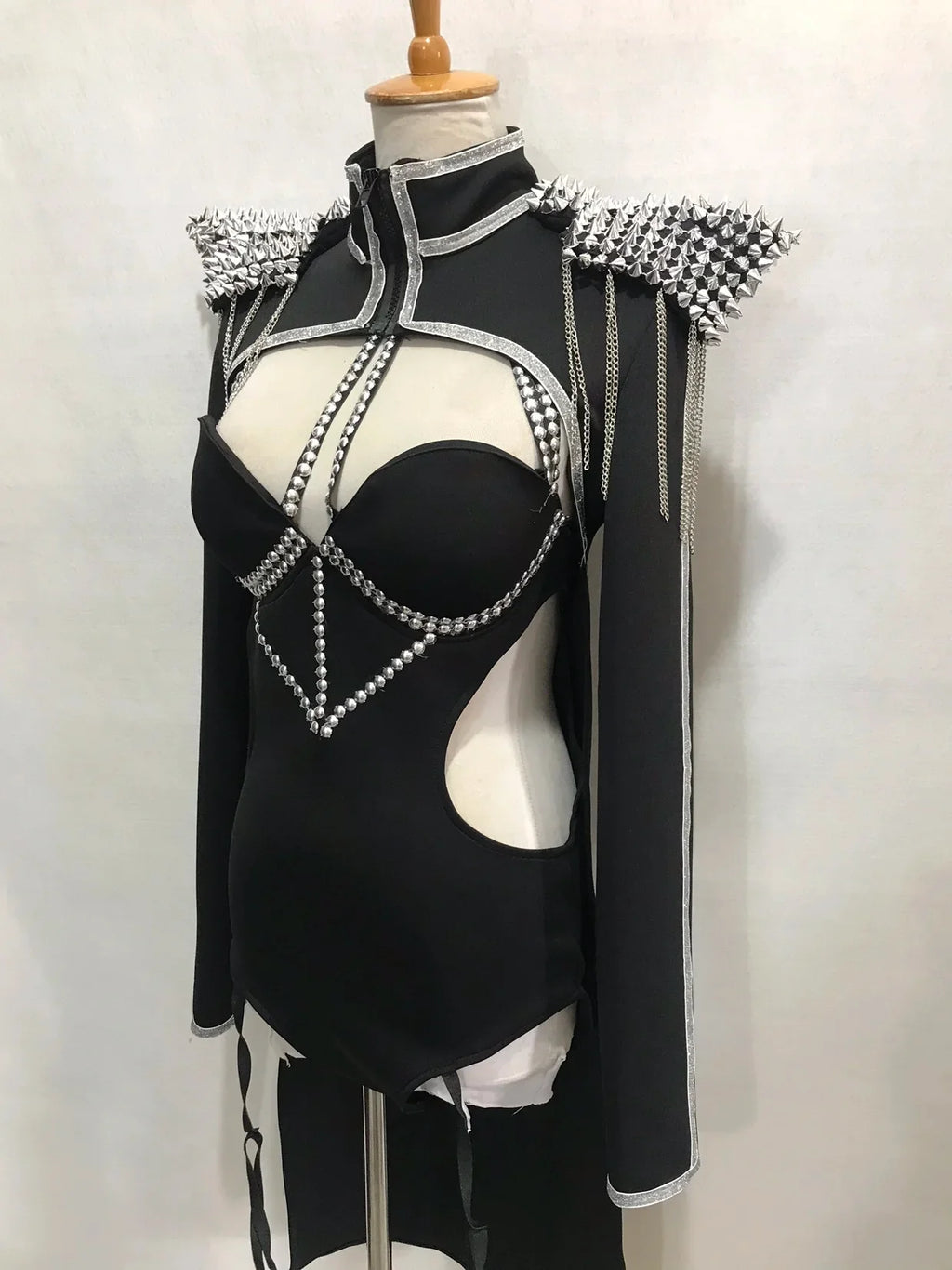 Black Rivet Chain Epaulet Cloak Showgirl Bodysuit Set – Glamour Stage Performance Costume