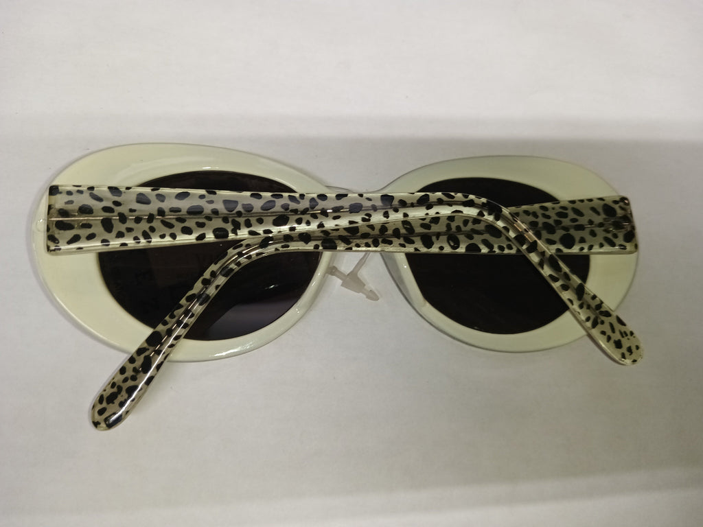 Jackie O Sunglasses by HalloweenStore.com