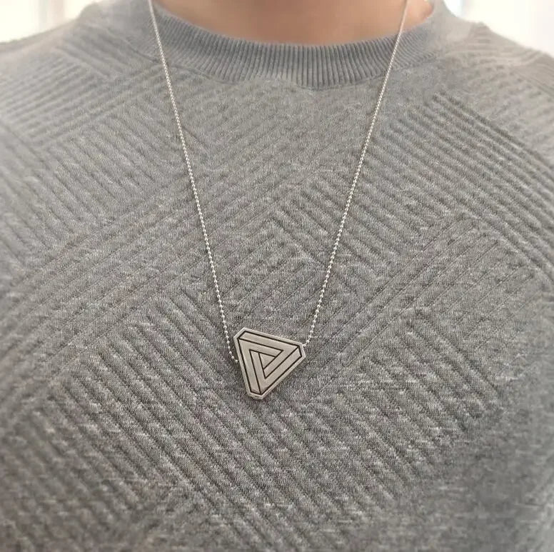 Obedient Levitation Pendant - Anti-Gravity Necklace Stops on Command | Street Magic Party Prop Self-Working Street Magia Art - Big Tim's Magic Emporium
