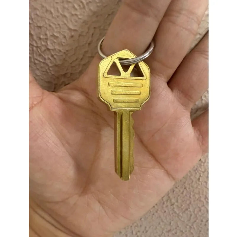 Magic Key Ring Thrus Keychian Key Traverse Magic Tricks Close Up Magic Street Magia Mentalism Comedy Prop Bar Trick Funny Games