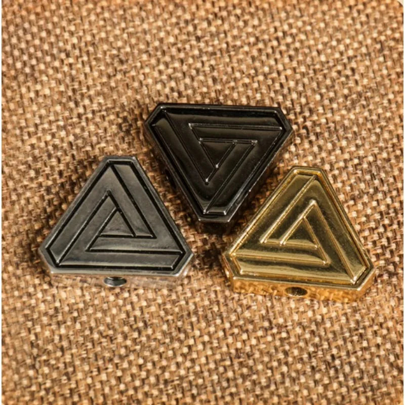 Obedient Levitation Pendant - Anti-Gravity Necklace Stops on Command | Street Magic Party Prop Self-Working Street Magia Art