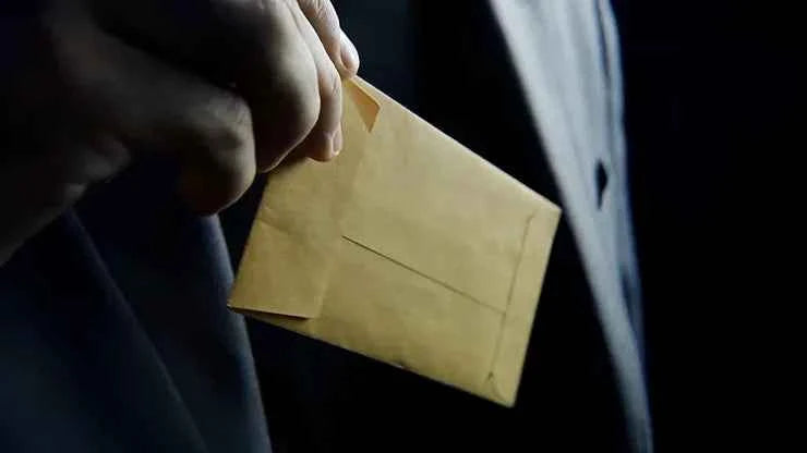 Killer in Manilla Gimmicks Close Up Magic Tricks Magie Stage Illusions Magic Props Mentalism Classic Magia Singed Card Transfer