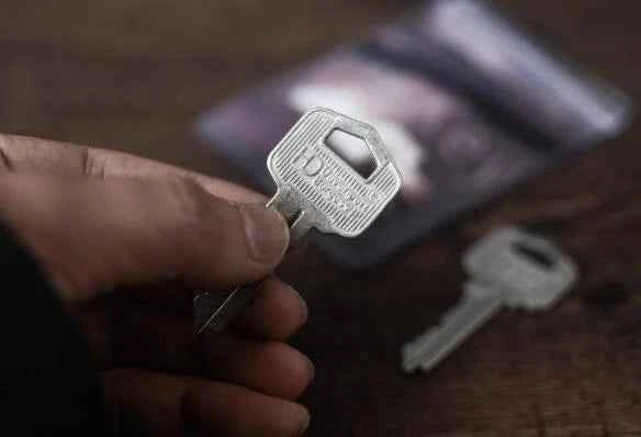 The Key By Wayne Dobson Silver (Gimmicks and Online Instructions) Close Up Magic Tricks Illusions Fun Magic Street Magia Toys