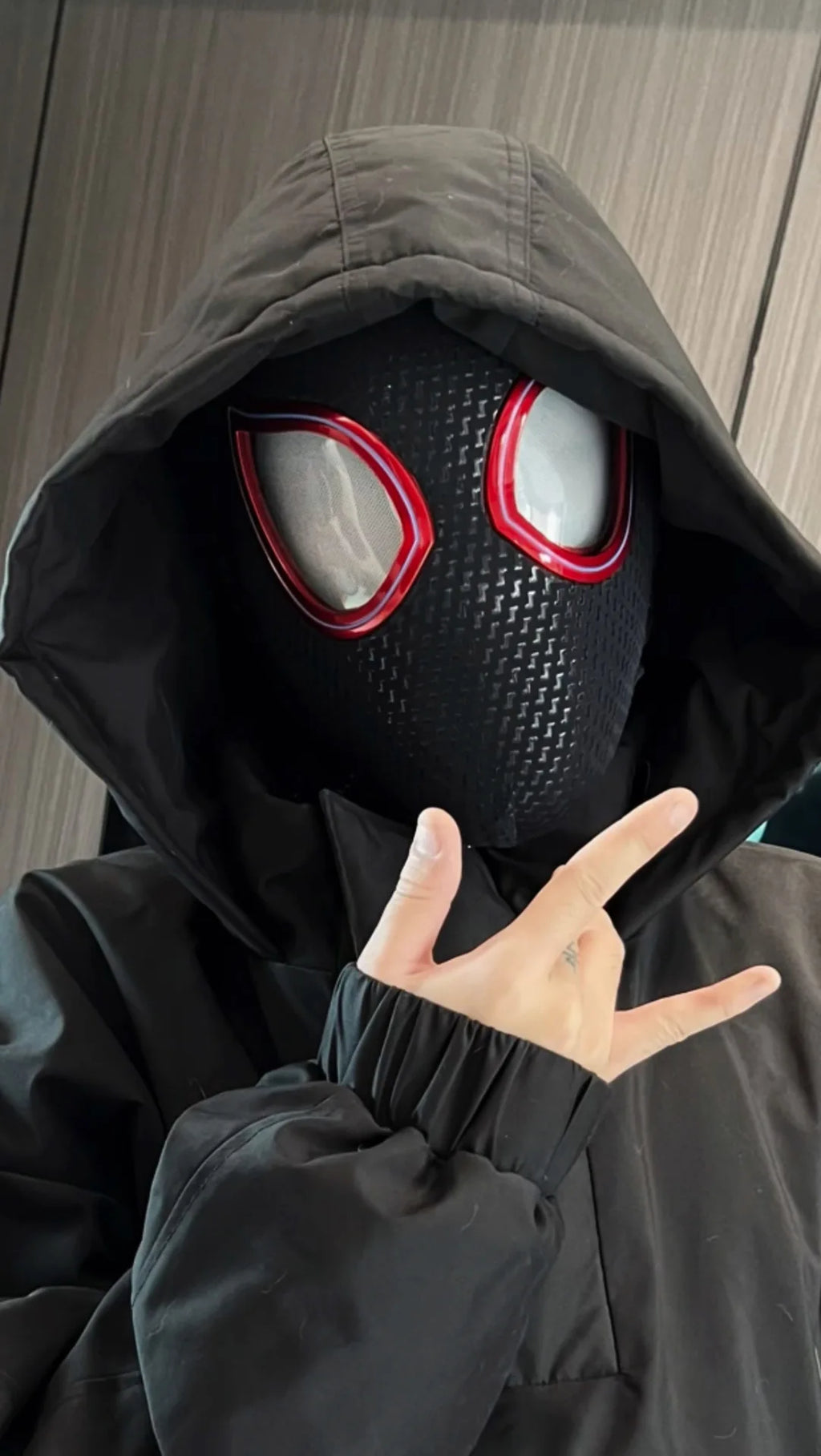 1:1 Mascara Miles Spider-Man Headgear Cosplay Moving Eyes Electronic Mask Remote Control Toys Cosplay costume Adults Kids Gift by Big Tim's Magic Emporium