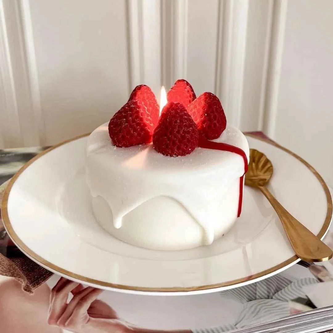 Romantic Candles Handmade Strawberry Cake Scented Candle Luxury Decoration Candle Birthday Decor Wedding Guest Gift Candles