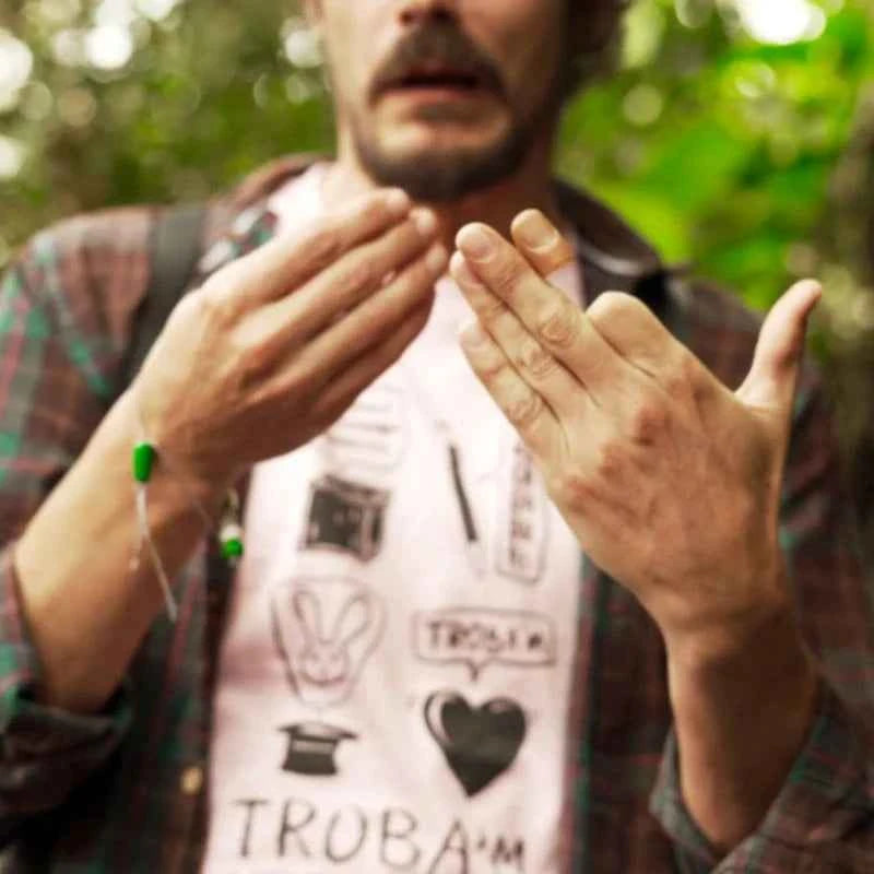 Missing Finger Magic Trick by Mari Lopez – Scary & Illusion Props, Close-Up & Street Mentalism, Horror Magic Gimmicks