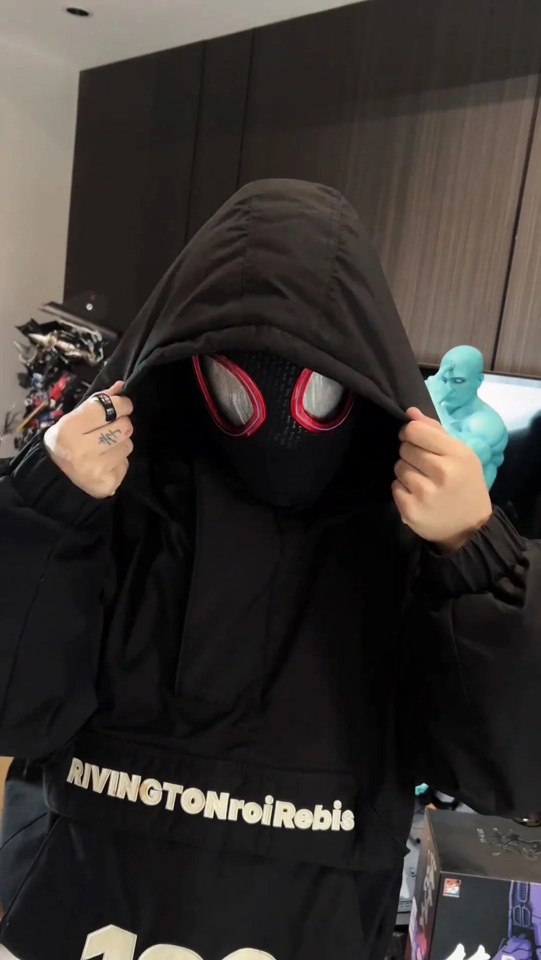 1:1 Mascara Miles Spider-Man Headgear Cosplay Moving Eyes Electronic Mask Remote Control Toys Cosplay costume Adults Kids Gift by Big Tim's Magic Emporium