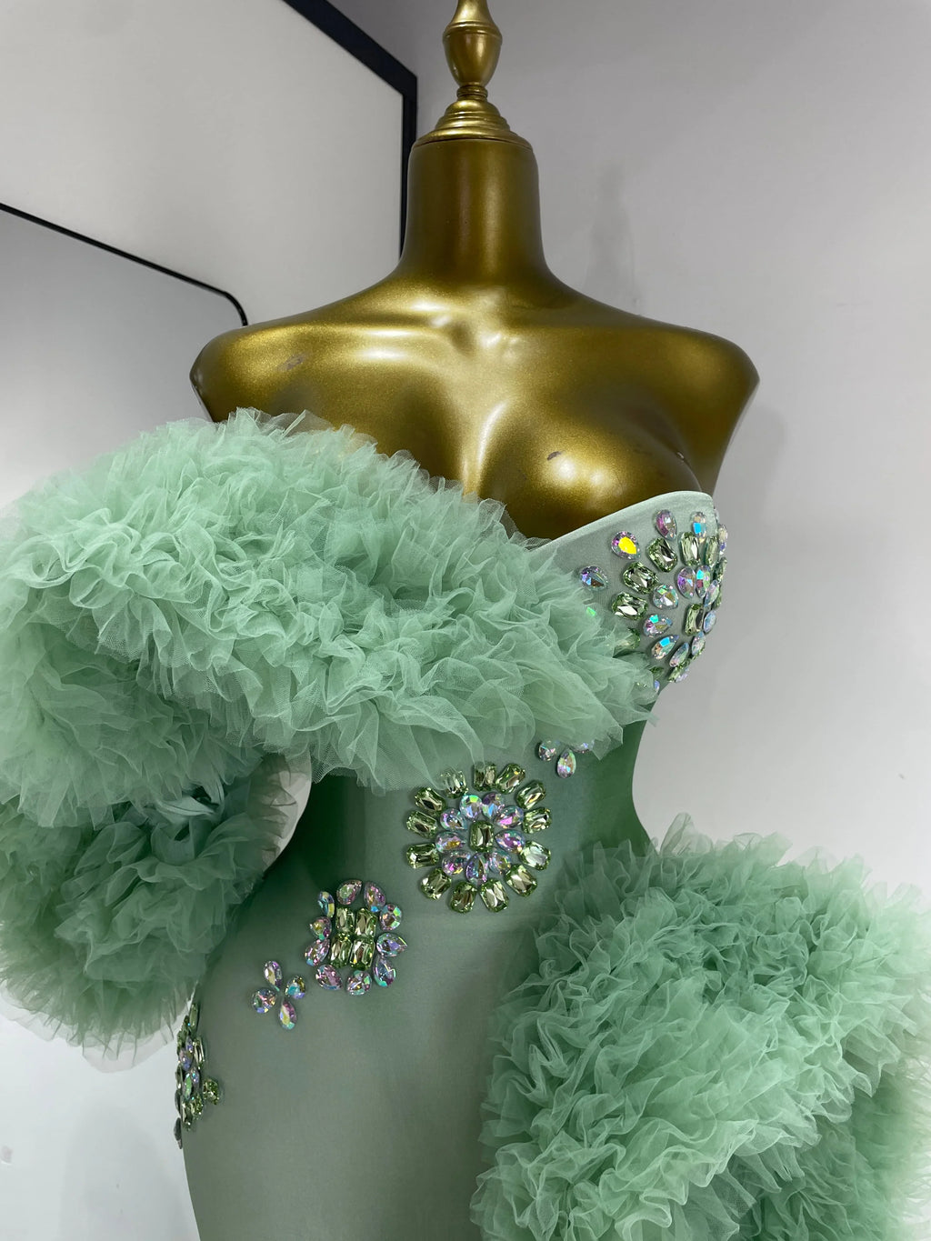 Luxury Prom Gowns Women Mint Green Strapless Breast Cups Puffy Rhinestones Maxi Long Runway Gala Gowns Evening Party Dress