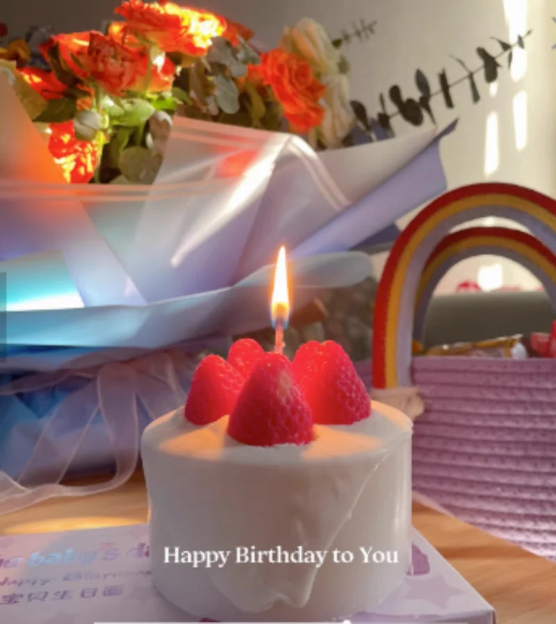 Romantic Candles Handmade Strawberry Cake Scented Candle Luxury Decoration Candle Birthday Decor Wedding Guest Gift Candles