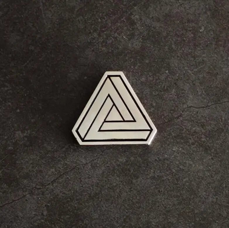 Obedient Levitation Pendant - Anti-Gravity Necklace Stops on Command | Street Magic Party Prop Self-Working Street Magia Art