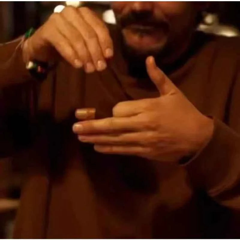 Missing Finger Magic Trick by Mari Lopez – Scary & Illusion Props, Close-Up & Street Mentalism, Horror Magic Gimmicks